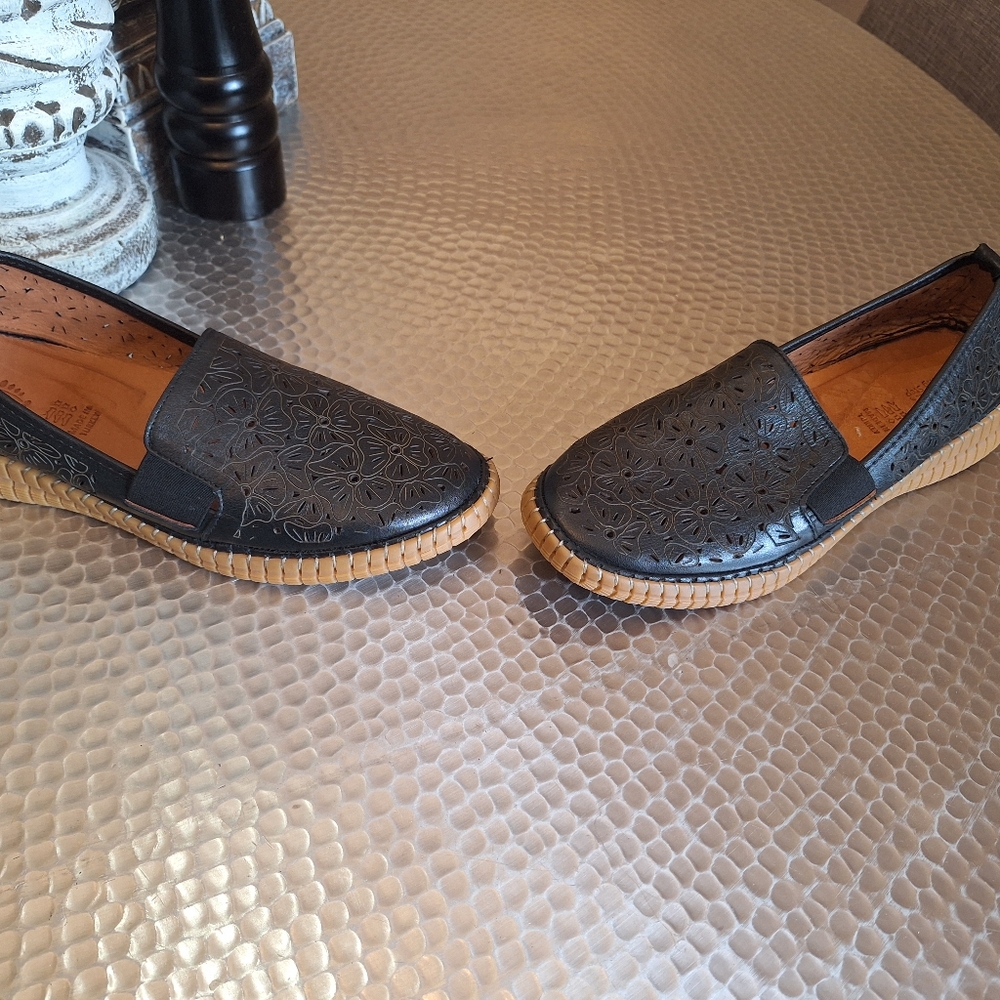 Chic Black Loafers with Tan Soles